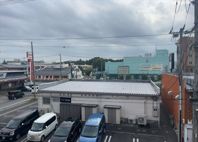 【展望】 | ライオンズマンション淵野辺鹿沼公園 | 眺望の良さを楽しめるダイニングキッチンで家族団らんの時間を過ごしてはいかがでしょうか。バルコニーから見える景色を家族で眺める時間は、時間が経つのを忘れてしまいそうですね。是非、現地を見に行きましょう！