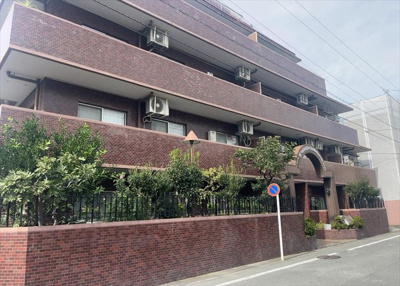 【外観】 | ライオンズマンション淵野辺鹿沼公園 | マンションの外観は非常に重要なポイントです！外観の善し悪しは資産価値に大きな影響を与えます。外観のいいマンションを購入することで、高値で売却がしやすく、買い手が見つかりやすいというメリットがあります。