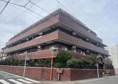 【構造・工法・仕様】 | ライオンズマンション淵野辺鹿沼公園 | ＲＣ造、Reinforced Concreteは直訳すると補強されたコンクリートです。主に柱や梁・床・壁が鉄筋とコンクリートで構成おり、鉄筋を組んだ型枠にコンクリートを流し込んで固めたものを指します。