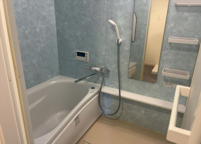 【浴室】 | ライオンズマンション淵野辺鹿沼公園 | 入浴時の快適さも大事なことですが、綺麗な状態を維持できなければ気持ちよく入浴できません。毎日の掃除が楽という点は大事なポイントになります！カビが生えにくく掃除がしやすい、壁や浴槽を選ぶといいでしょう。