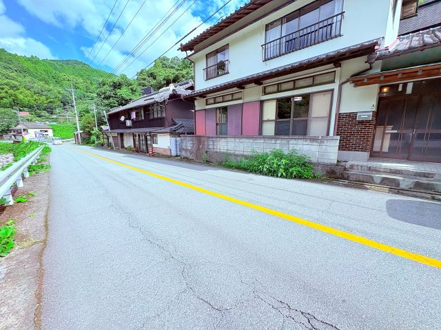 星野村10025-2の前面道路含む現地写真