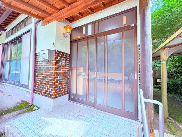 星野村10025-2の玄関