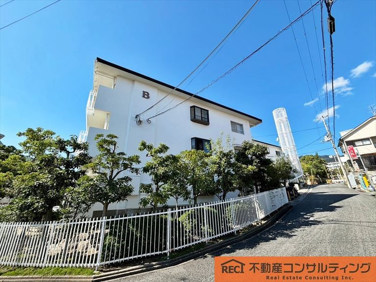 御影野村ハイツB棟の外観