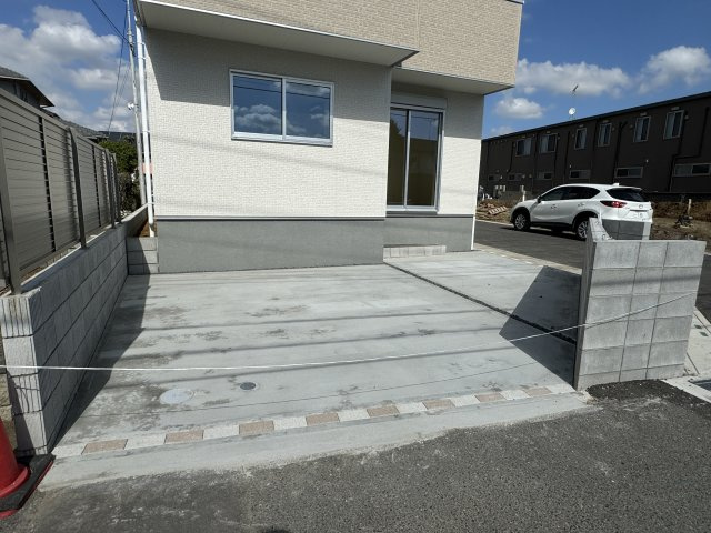 三郷市上口1丁目新築戸建【彦成小学校：7分】の駐車場|1号棟駐車スペース・2台駐車可