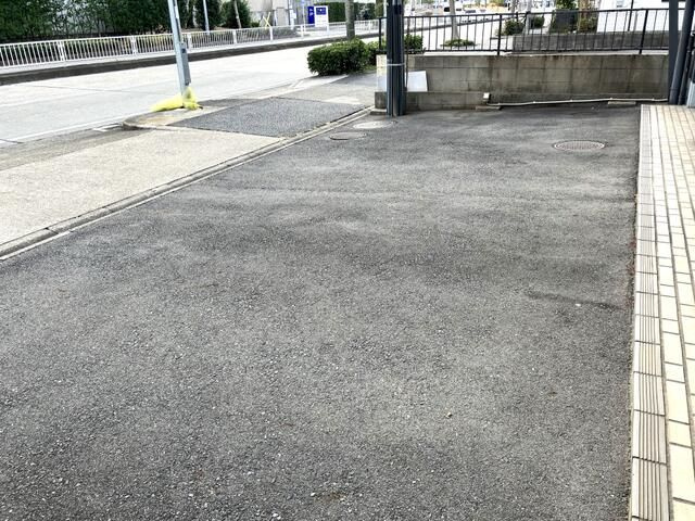 白水マンションの駐車場