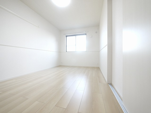 ミルキーコートの玄関|明るい玄関です