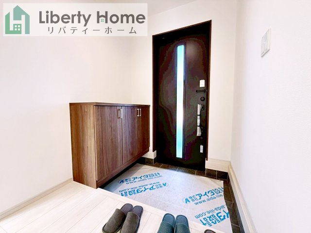 坂東市沓掛23-P1　新築戸建　19号棟　の玄関