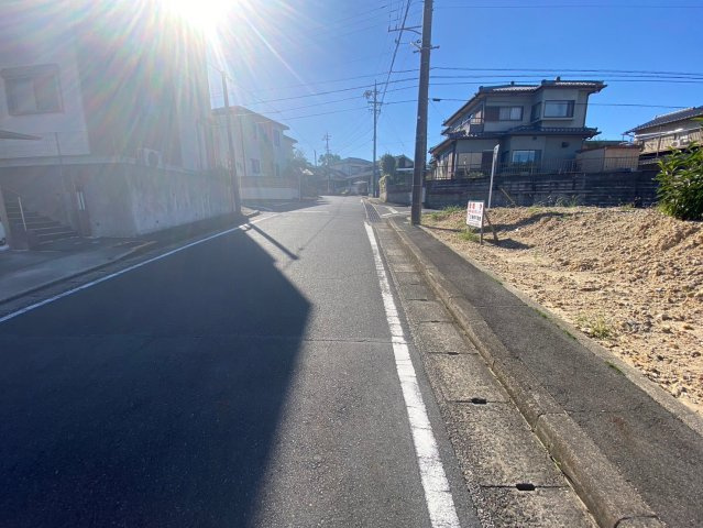 尾張旭市緑町緑ヶ丘の前面道路含む現地写真