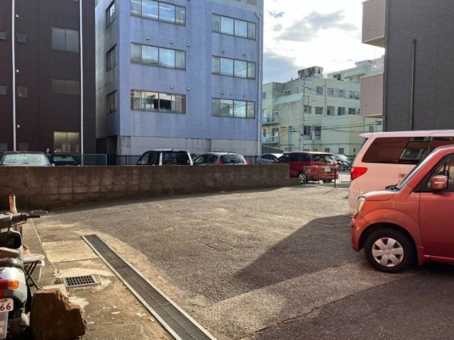 村沢ビルの駐車場