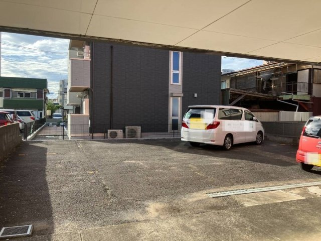 村沢ビルの駐車場