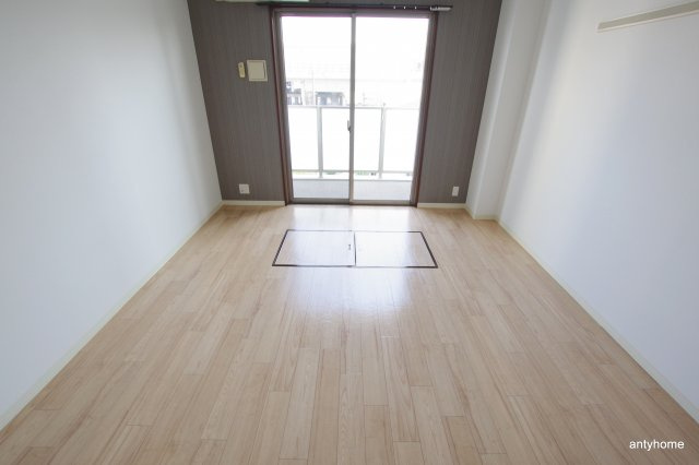 ドルチェヴィータ新大阪　仲介手数料無料の洋室