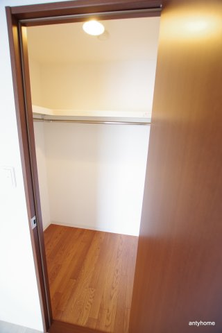 ドルチェヴィータ新大阪　仲介手数料無料の収納