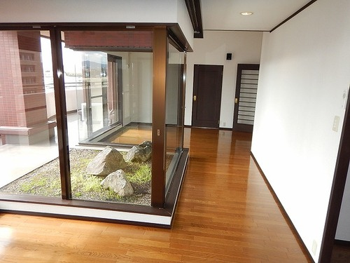 ライオンズマンションＭＡＸＩＭ櫛原【キャッシュッバック対象】の居間・リビング|こちらのリビングで趣味の時間をお楽しみください