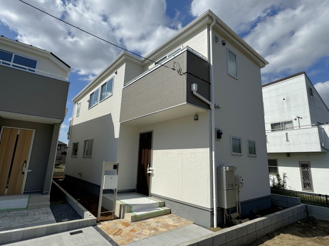 三郷市上口1丁目新築戸建【彦成小学校：7分】の外観|6号棟外観・完成済み内覧可能です！