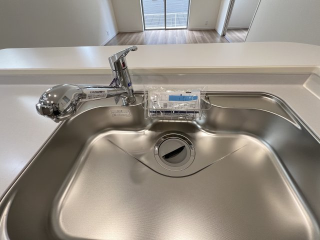 高浜市青木町9丁目　全9棟　2号棟のキッチン|浄水一体型水道が標準装備です。
