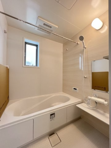 高浜市青木町9丁目　全9棟　2号棟の浴室|お子様と一緒に入浴できる広々とした浴室。浴室暖房乾燥機もついているので寒い時期や雨が続いた時など便利です。