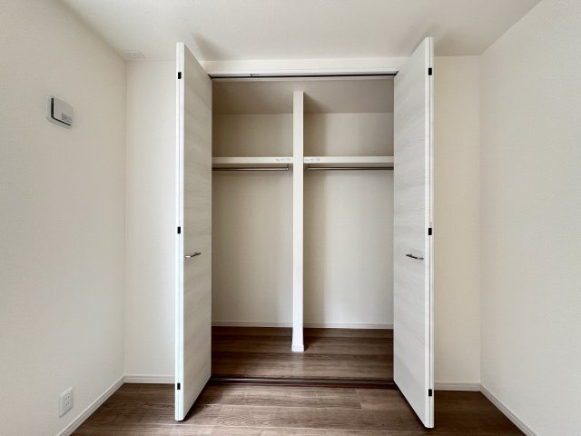 高浜市青木町9丁目　全9棟　2号棟の収納|南側5.4帖洋室クローゼット