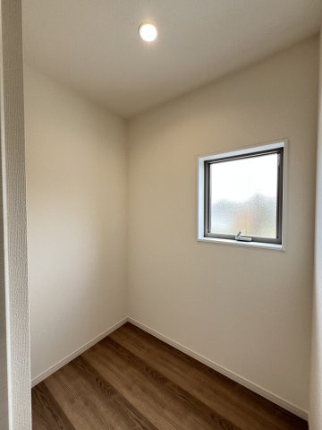 高浜市青木町9丁目　全9棟　2号棟の収納|多目的収納室　納戸としても使える自由度の高い居室です。