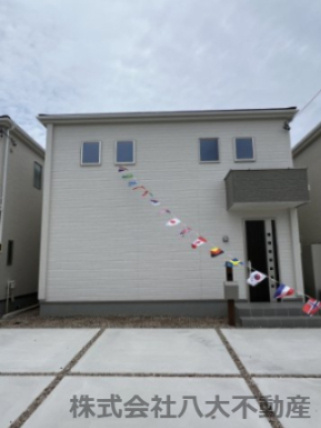 高浜市青木町9丁目　全9棟　2号棟の外観|周辺は穏やかな住宅街。落ち着いた暮らしをしたい方、子育てファミリーにおすすめです。
前面道路は、交通量も多くなく、車の出し入れも楽々です。