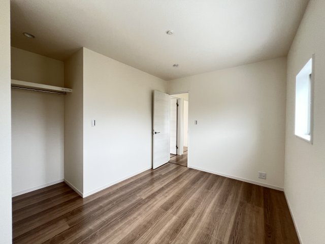 高浜市青木町9丁目　全9棟　2号棟の洋室|北5.6帖洋室　