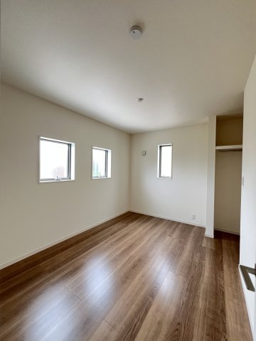 高浜市青木町9丁目　全9棟　2号棟の洋室|北5.6帖洋室