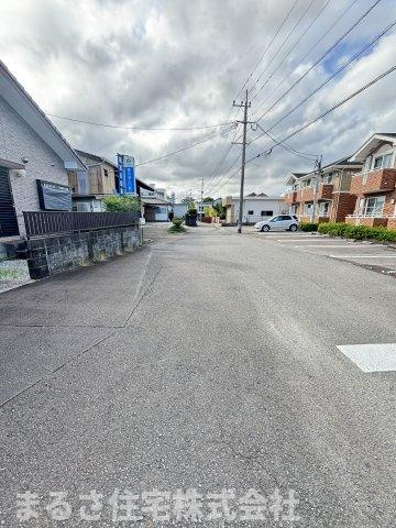 大塚町祝子前　中古戸建の前面道路含む現地写真