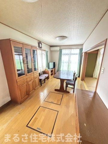 大塚町祝子前　中古戸建の居間・リビング