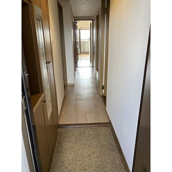 ロイヤルシャトー手柄南の玄関