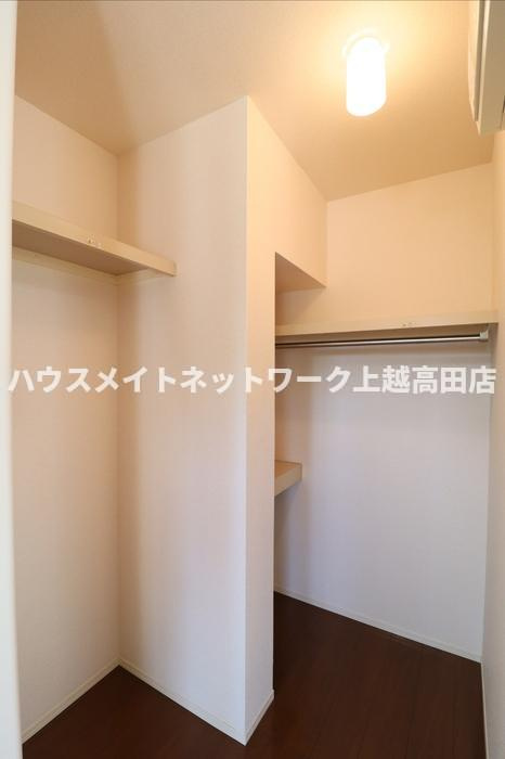 セーフハウスの収納|ウォークインクローゼット