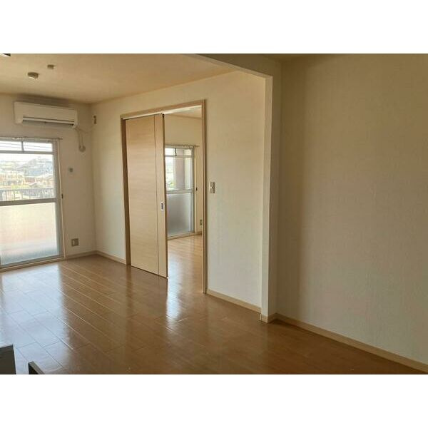 メゾン・ウィステリアの居間・リビング