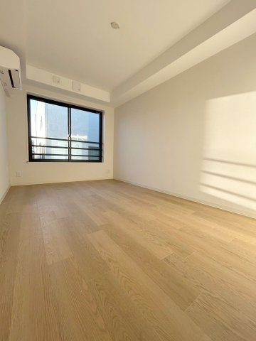 「防音マンション」Ｌｉｂｅｒｔｅ沼袋の洋室|こちらの居間で趣味の時間をお楽しみください（※建築中の写真です）