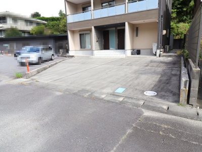 【駐車場】 | 岡崎市箱柳町字東ノ元　戸建 | 駐車3台可（車種による）