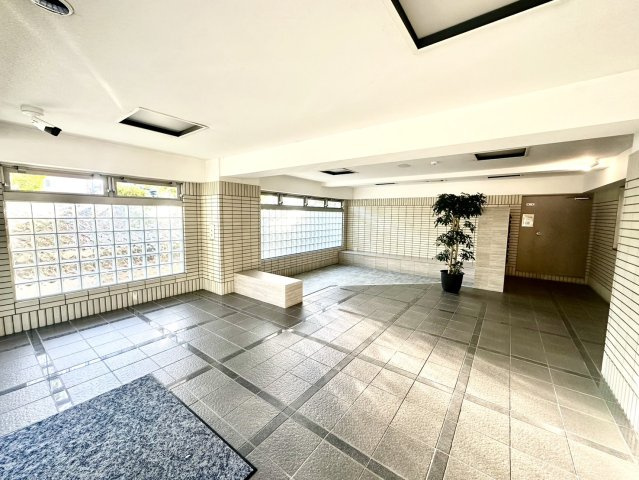 シーアイマンション子平町のエントランス