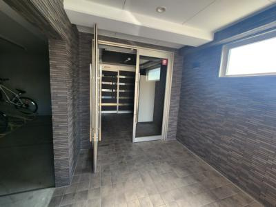 フェイバル二条のエントランス