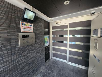 フェイバル二条のエントランス