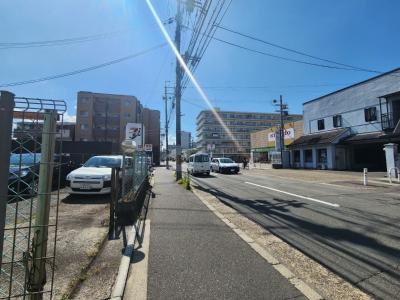 フェイバル二条の駐車場