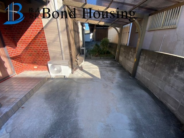 山陽東二見駅徒歩７分・立替用地としても可・東二見　築４４年の前面道路含む現地写真