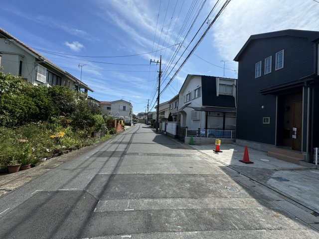市川市南大野1丁目新築戸建【大野小学校：5分】の前面道路含む現地写真|北東側前面道路・幅員約6ｍ