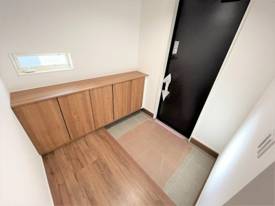 【玄関】 | 【仲介手数料２４０万円が無料！】■上石神井駅まで１０分■光サンサンのデザインハウス