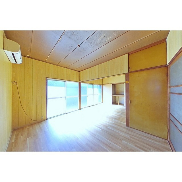 杉山住宅(黒野南)の居間・リビング