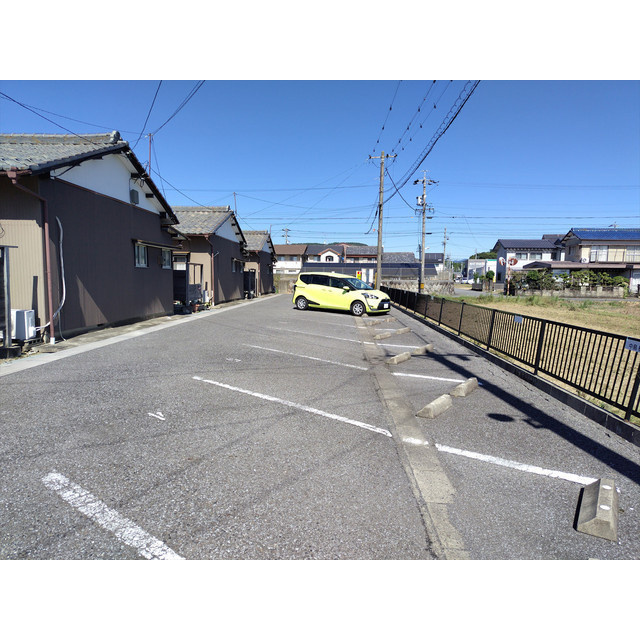 杉山住宅(黒野南)の駐車場