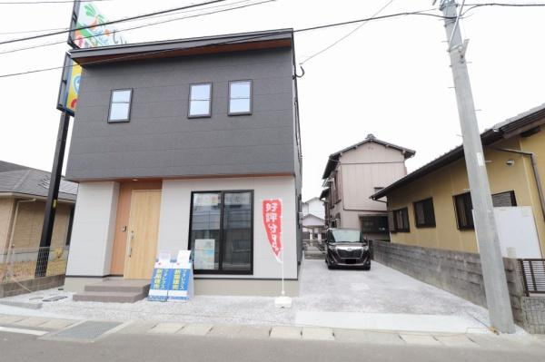 宮崎市吾妻町２　新築戸建の駐車場|【駐車場】
駐車スペース2台可能。（車種によります）