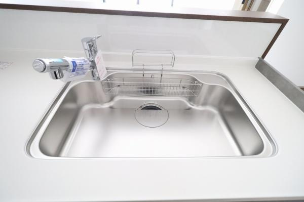 宮崎市吾妻町２　新築戸建のキッチン|【キッチン】
水ハネ音を抑えた静音仕様のシンクを採用！浄水器付きです！