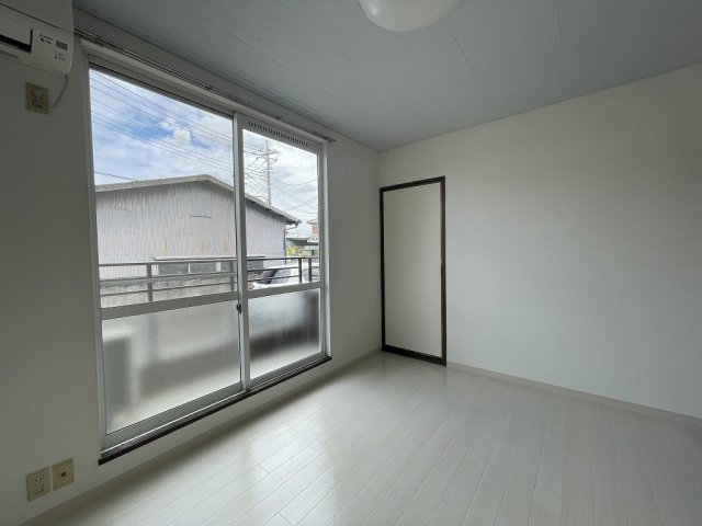 個人の部屋や寝室として使える洋室です