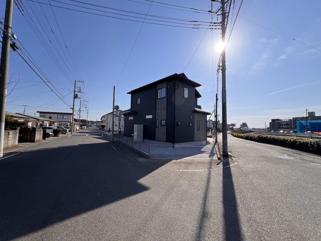 新築　前橋市大友町二丁目　Blooming　Garden　１号棟の前面道路含む現地写真|現地写真　北側接道幅員約8ｍ　西側接道幅員約6.6ｍ
