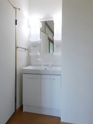 【洗面所】 | 迫間ラッキーハイツⅠ | コンパクトで使いやすい洗面所