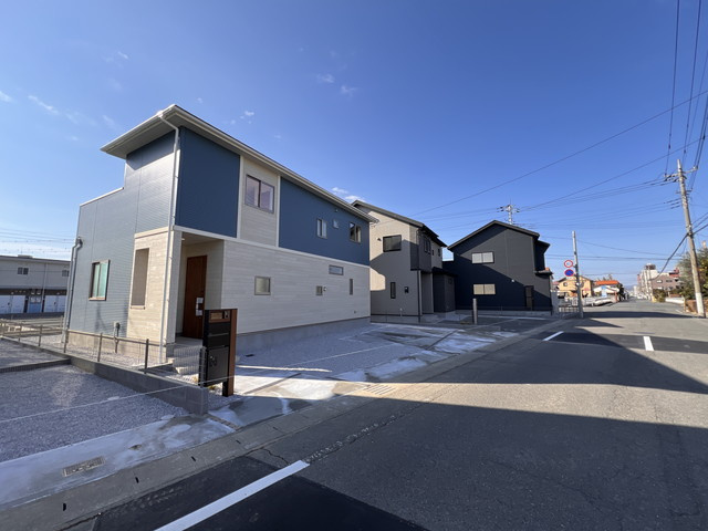 新築　前橋市大友町二丁目　Blooming　Garden　3号棟の前面道路含む現地写真|現地写真　北側接道幅員約8ｍ