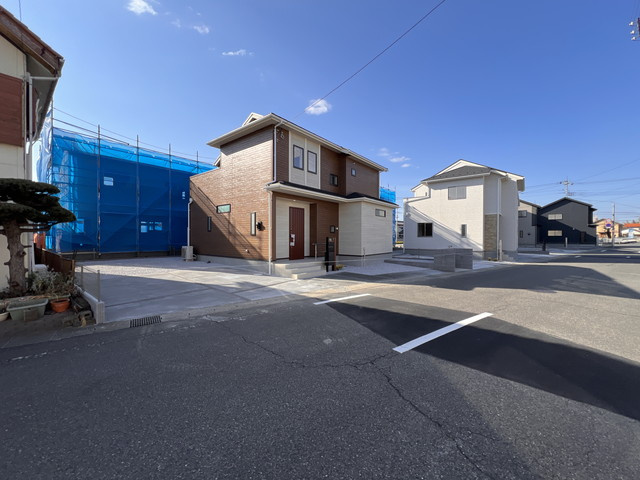 新築　前橋市大友町二丁目　Blooming　Garden　5号棟の前面道路含む現地写真|現地写真　北側接道幅員約8ｍ