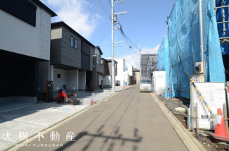 【前面道路含む現地写真】