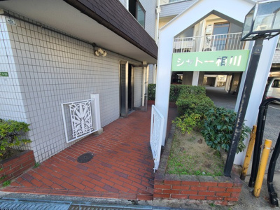 【エントランス】 | シャトー相川 | 外観とマッチしたエントランスです
